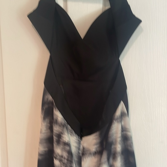 BCBGMaxAzria B/ White Maxi Dress 6 Prom/ Ball - Picture 11 of 16